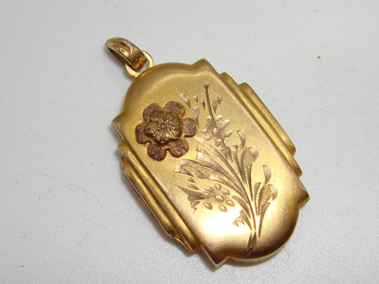 Antique Art Deco ESEMCO 10K gold locket with rose design and photo compartments