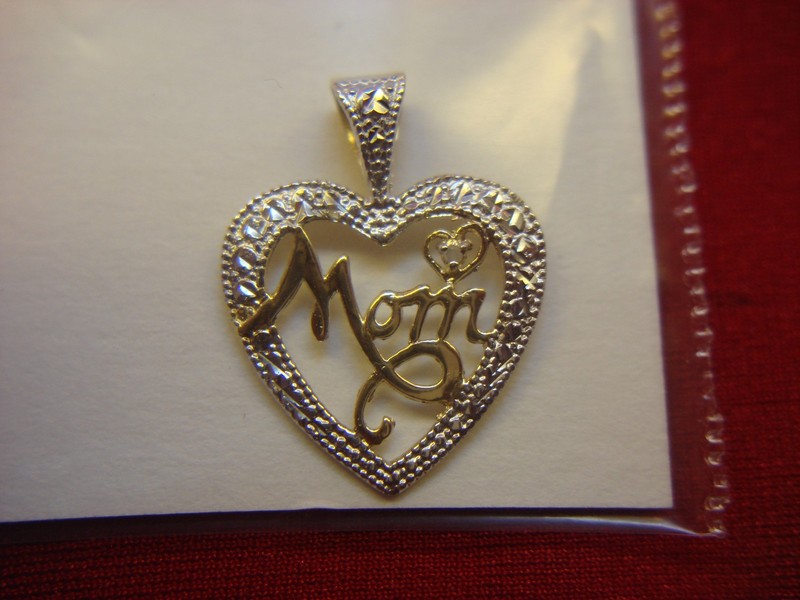 10K white and yellow gold 'MOM' heart pendant