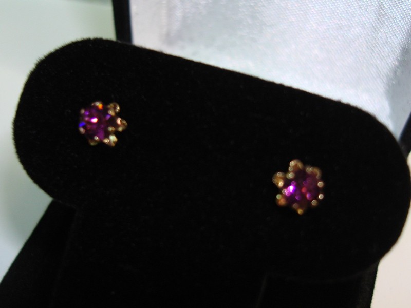 Sparkling 14K gold amethyst stud earrings