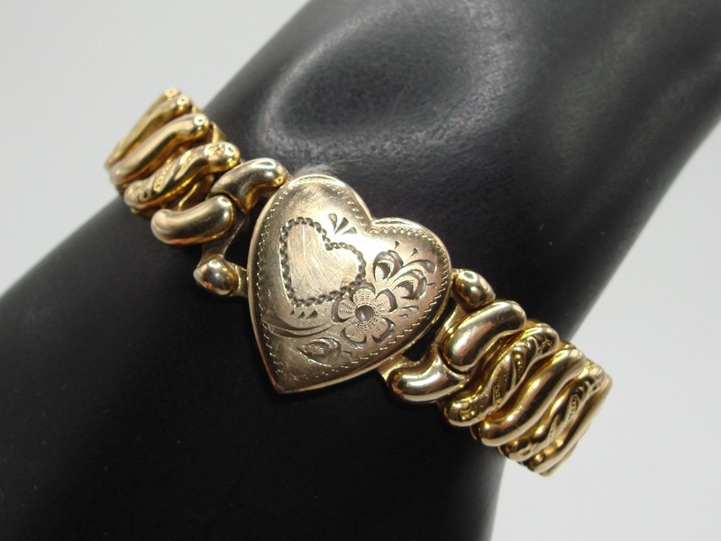 Vintage 1940s La Mode sweetheart expansion bracelet with an etched heart design.