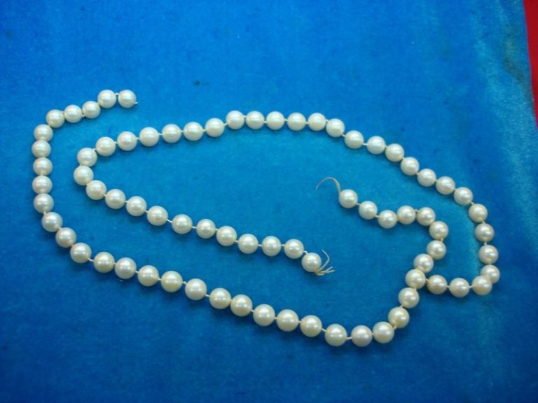 75 pcs Vintage 8mm Cultured Pearls - Excellent Color & Quality (No Clasp)