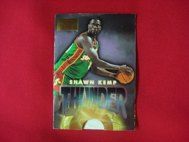 1996-97 SkyBox Premium Shawn Kemp #8 Seattle SuperSonics Thunder & Lightning Insert Card
