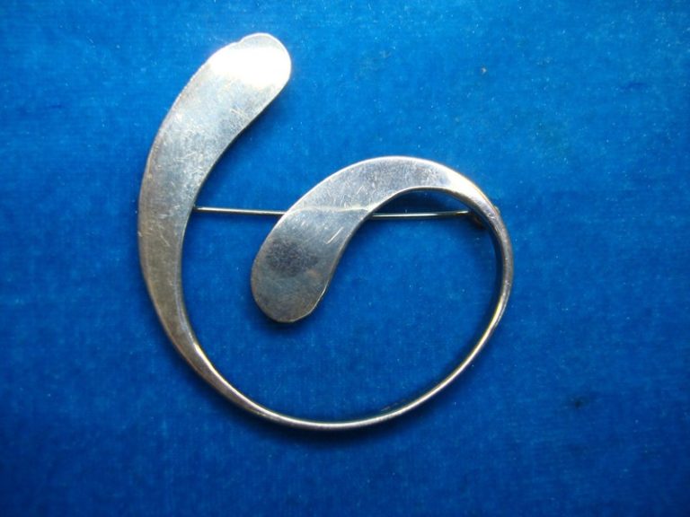 Sterling silver swirl pin, vintage design