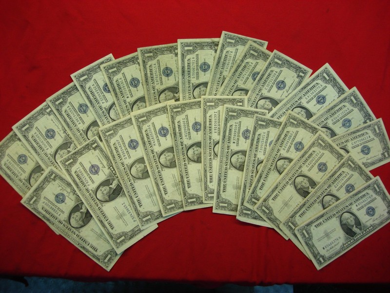 Vintage $1 Silver Certificates (25-Piece Lot) - 1935 & 1957 'Blue Seals' - Great Condition