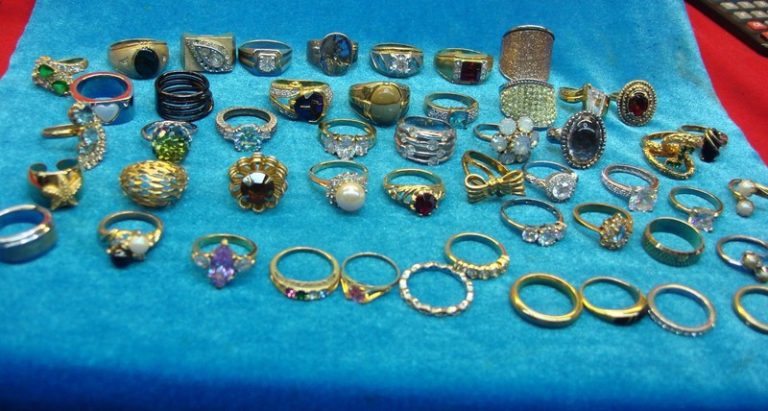 Collection of 50 vintage and modern estate rings