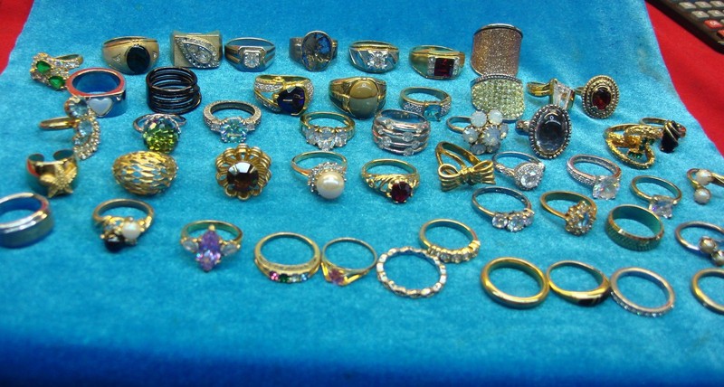 Collection of 50 vintage and modern estate rings