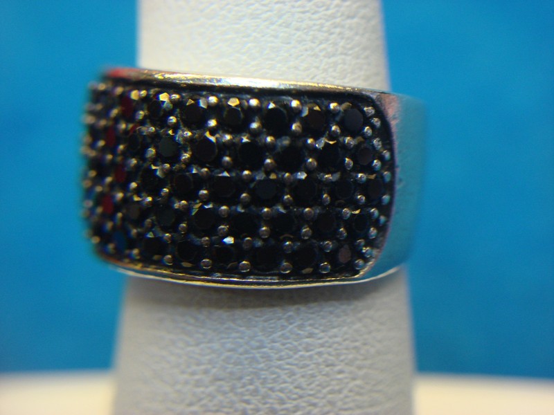 Sterling silver band ring with black stones, size 6, pre-owned