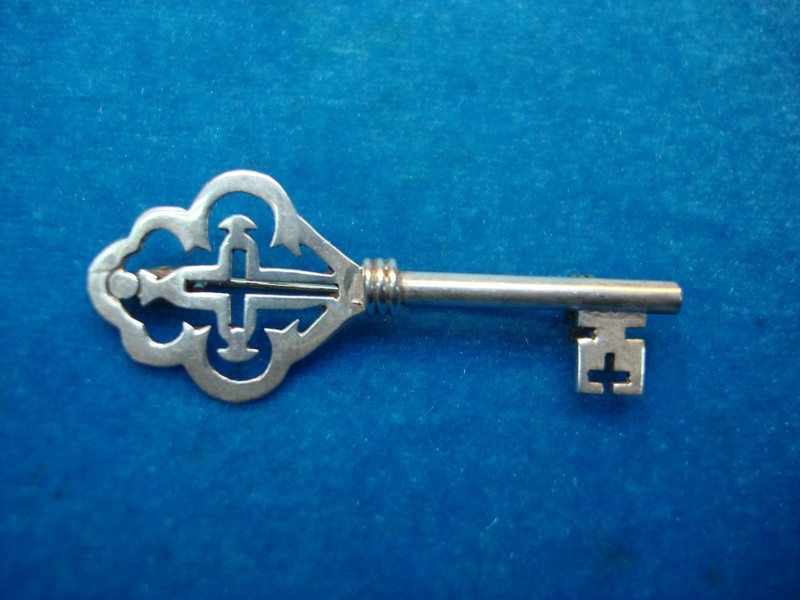 Vintage Mexican Sterling Silver Skeleton Key Brooch Pin