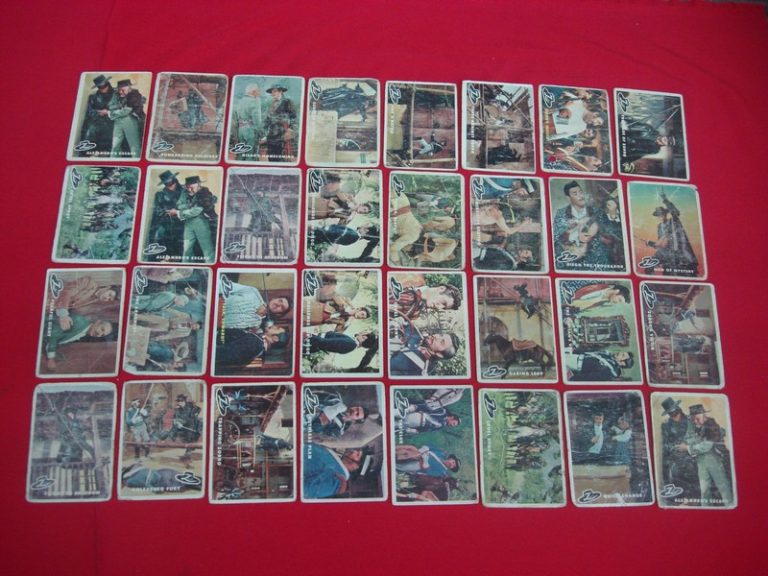 Complete set of 32 1958 Topps Walt Disney's Zorro trading cards