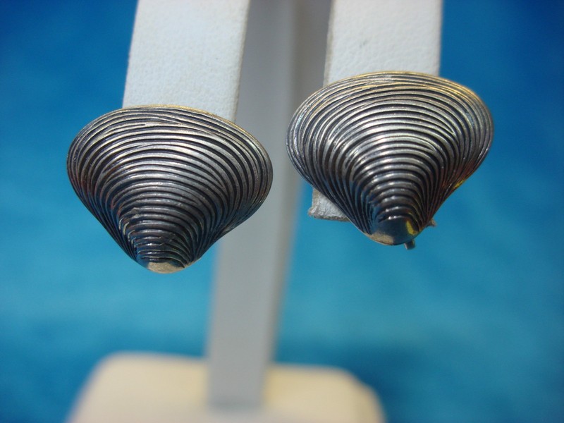 Vintage Beau Sterling Screw-Back Shell Earrings