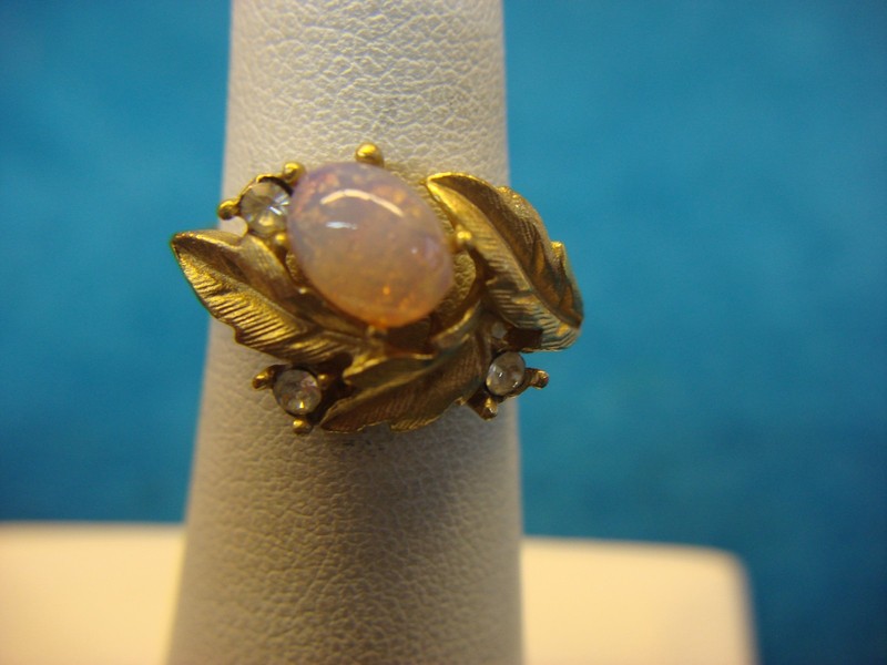 Vintage 1970s Avon Fireflower ring, retired, adjustable size 4-5 in excellent condition.