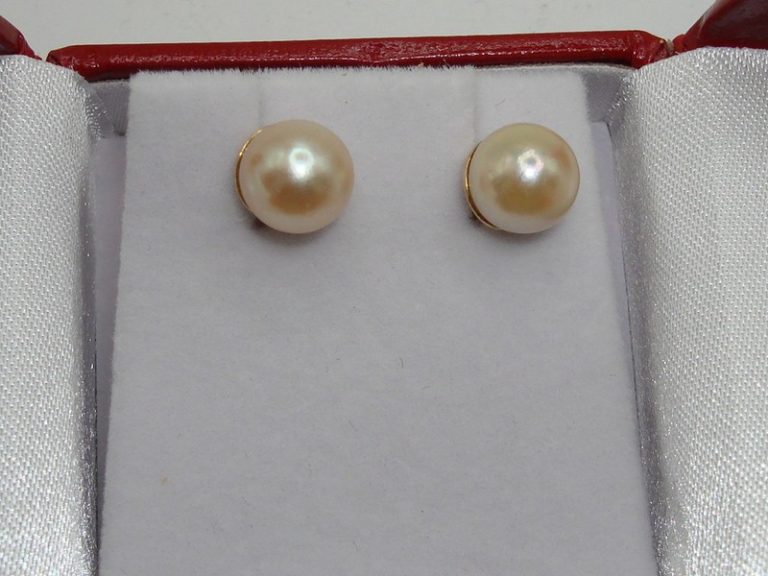 Elegant 14K Gold Freshwater Cultured Pearl Stud Earrings (8mm)