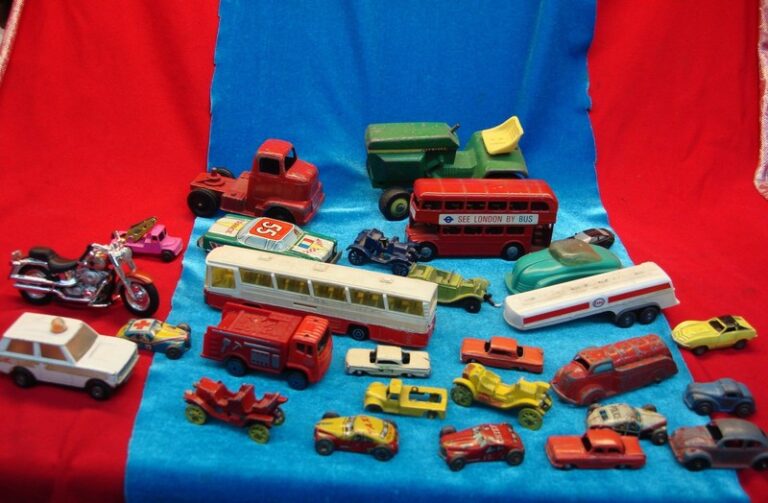 Vintage LG die-cast and tin vehicles
