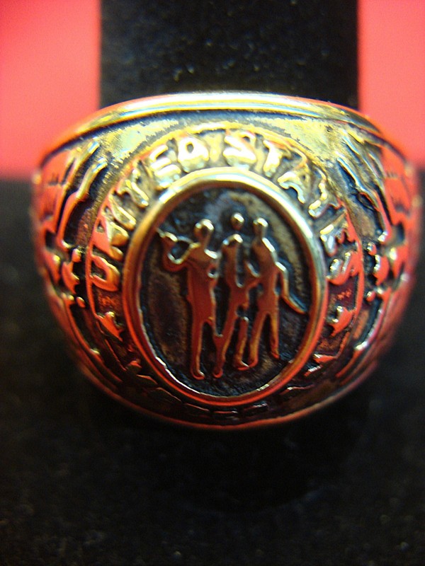 Gold tone United States Veteran ring, size 12.5, excellent condition