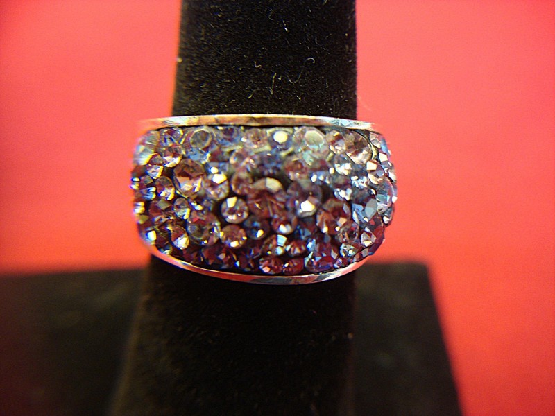 Sparkling purple stone ring, gold tone, size 7, pre-owned excellent condition