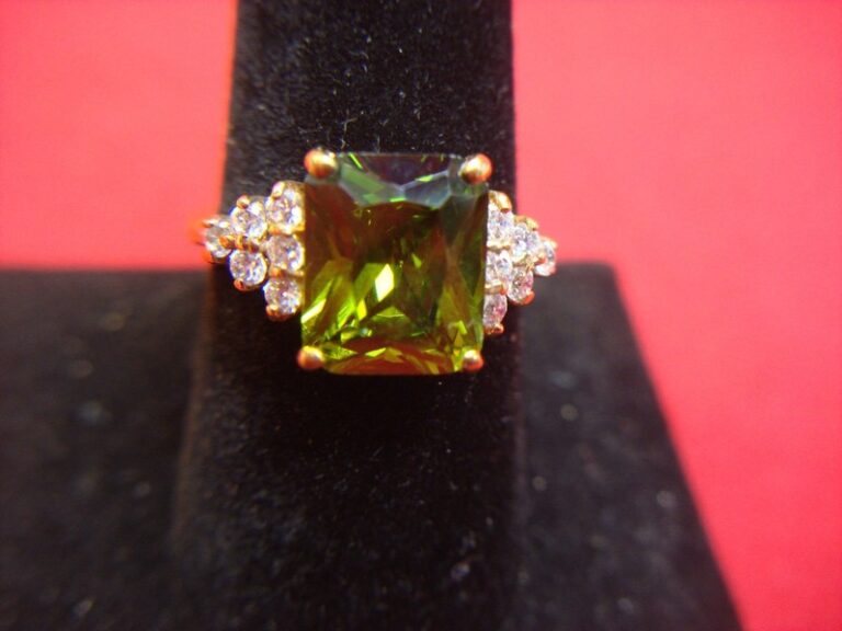Emerald cut green stone fashion ring with simulated diamonds, gold tone, size 9