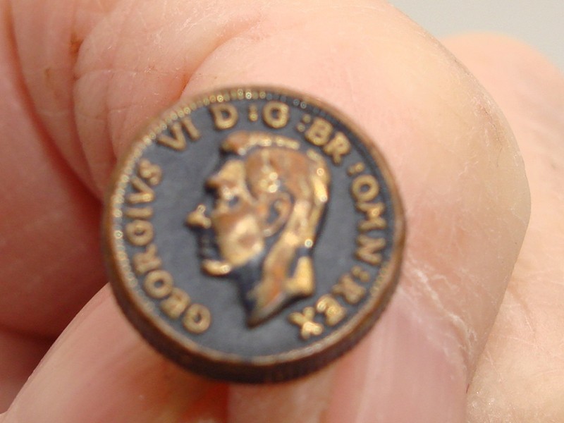 Set of 7 vintage British George VI buttons