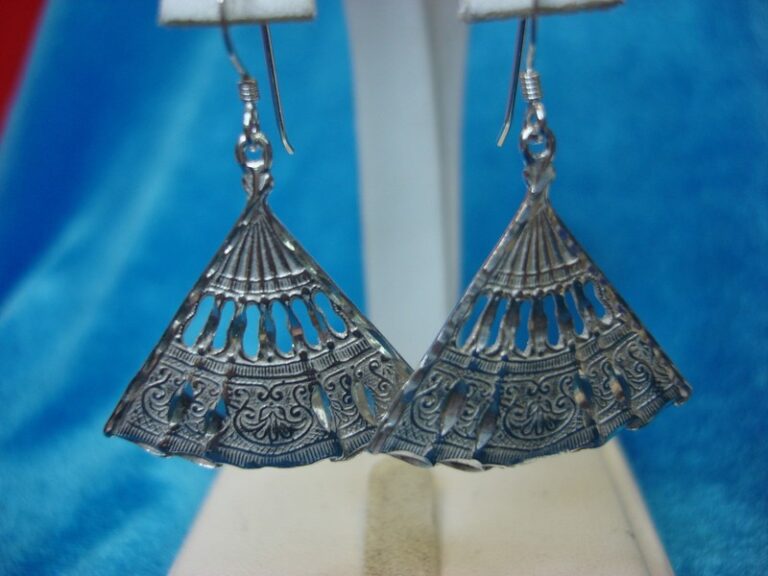 Vintage sterling silver fan earrings with fish hook hangers, excellent condition.