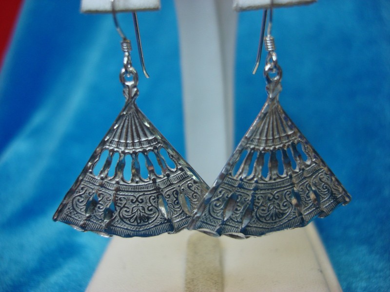 Vintage sterling silver fan earrings with fish hook hangers, excellent condition.
