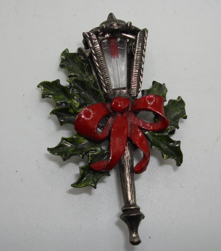 Vintage Hollycraft Christmas Lantern Brooch (1950s-60s)