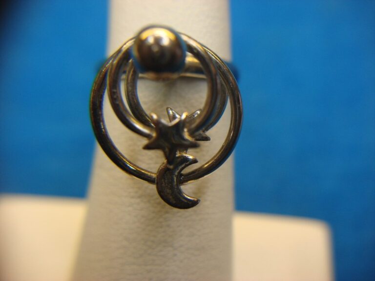 Silver-tone ring with movable moon and stars, size 5 (adjustable)