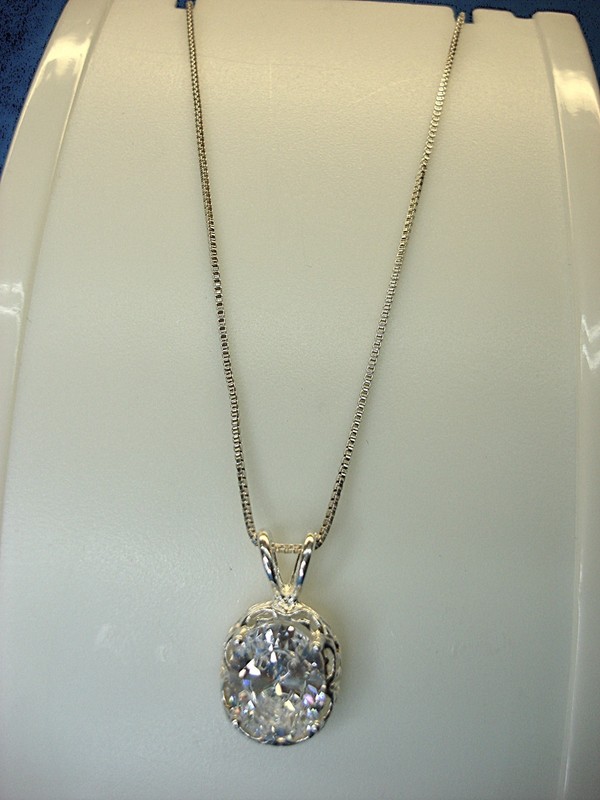 Sterling silver pendant necklace with cubic zirconia, pre-owned excellent condition