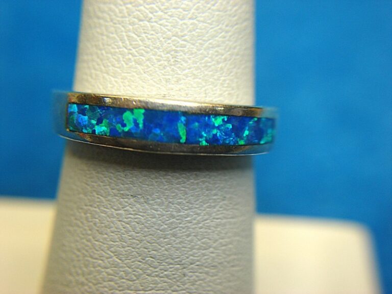 Vintage sterling silver ring with fiery opal inlay, size 6.5