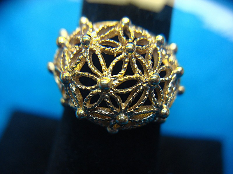 Vintage Avon gold tone filigree ring, size 6 3/4