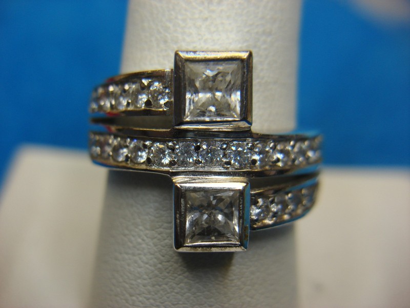 Vintage silver-tone ring with round and square diamonds, size 9