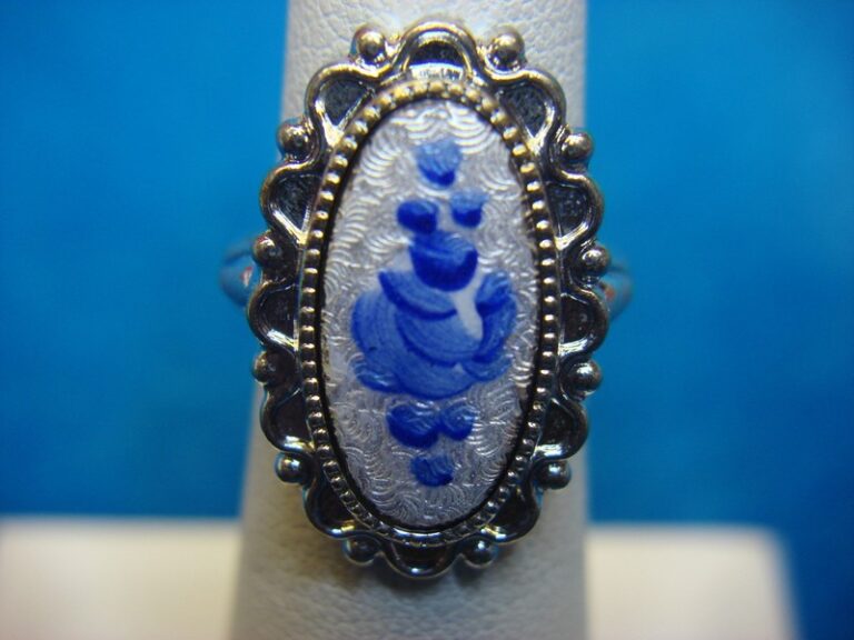 Vintage silver tone ring with cloisonné enamel design