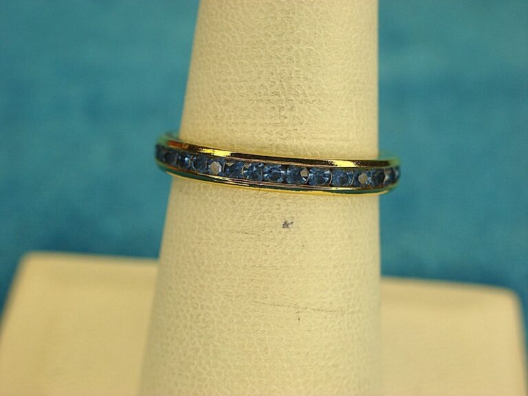 Vintage Avon Gold Tone Ring with Blue Stones