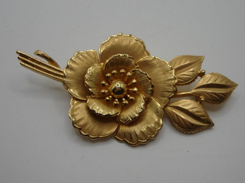 Vintage Coro gold tone floral brooch pin