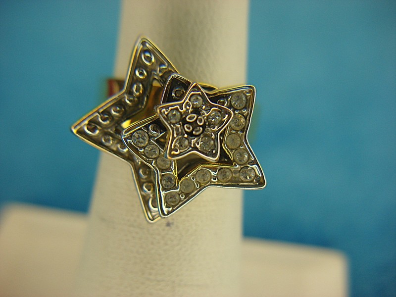Gold tone ring with spinning stars, size 5.5