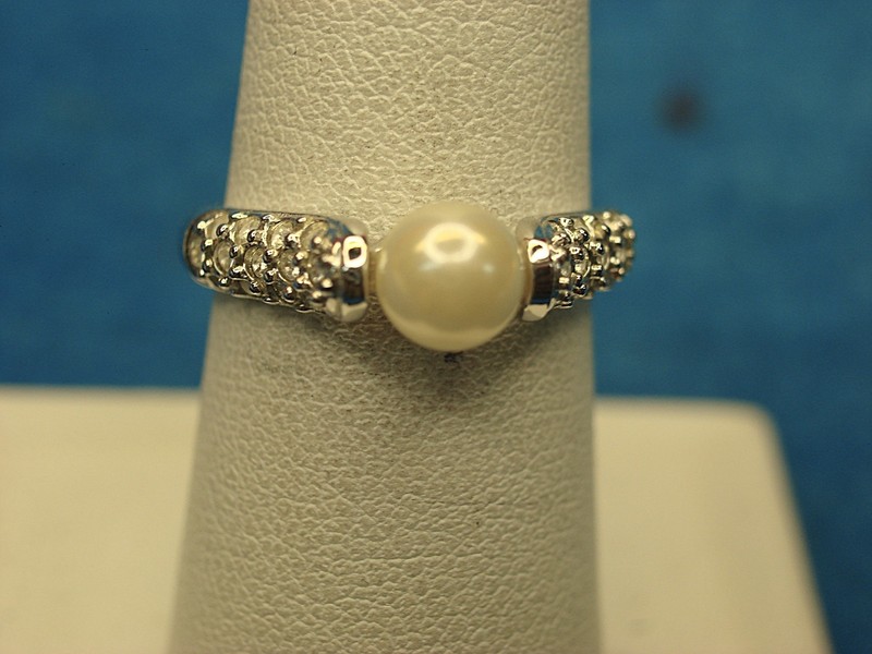 Vintage Avon silver-tone ring with faux pearl and brilliants, size 6 3/4