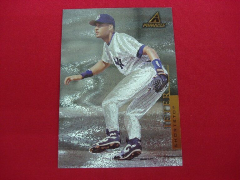 Derek Jeter 1998 Pinnacle Museum Collection Foil Baseball Card #PP57 (NY Yankees) - Graded NM/MT
