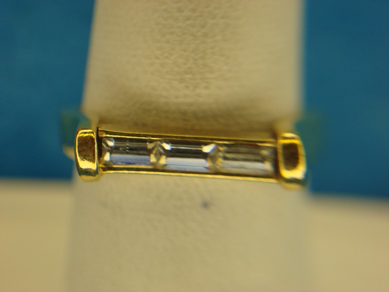 Avon gold-tone fashion ring with sparkling rectangular brilliants, size 7