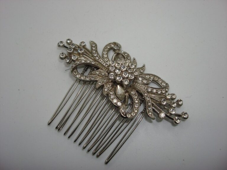 Vintage silver bridal hair comb with sparkling rhinestones and floral design