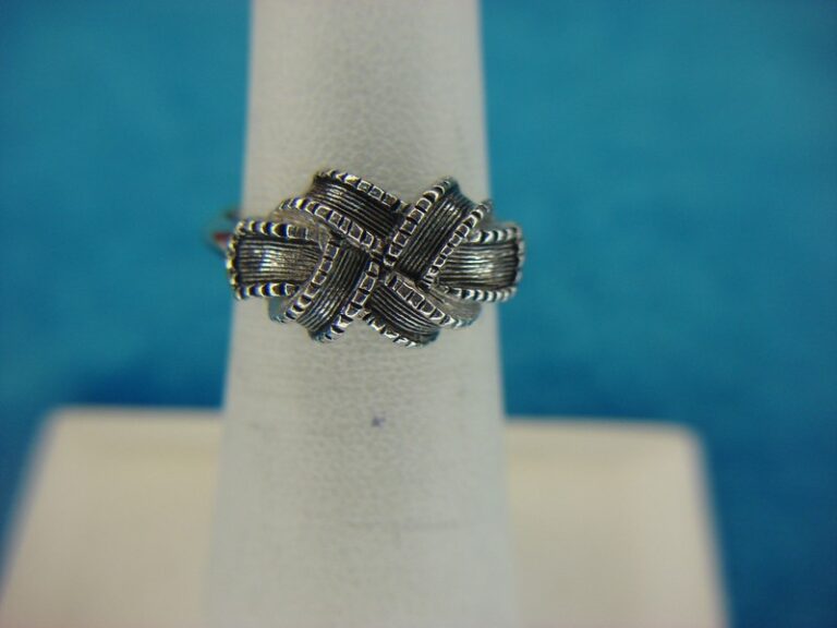 Avon Silver Tone Bow Ring