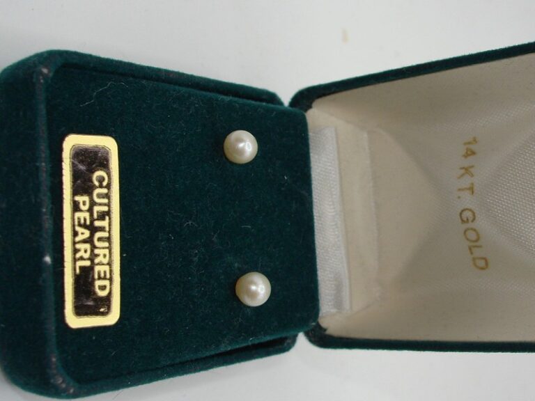 14K Gold Cultured Pearl Stud Earrings (5mm, Freshwater)