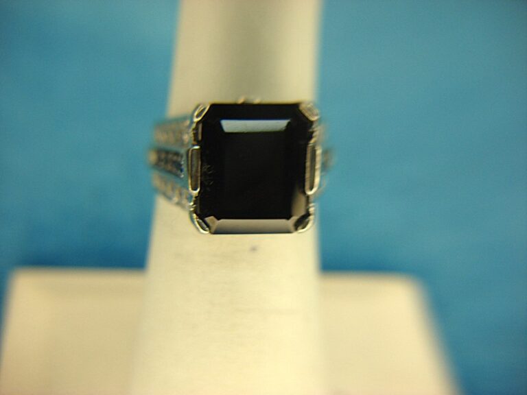 Vintage sterling silver cocktail ring with faux onyx and filigree setting, size 6