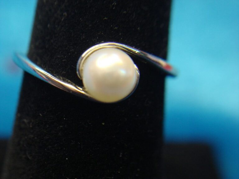 Avon Sterling Silver Ring with Faux Pearl - Size 7