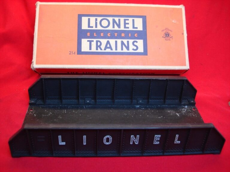 Vintage Lionel No. 214 Plate Girder Bridge in excellent condition with original box