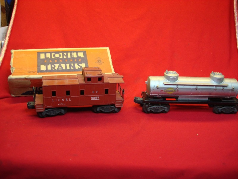 Lionel postwar freight cars - Sunoco tank car & SP caboose (6565 & 6257) running and parts
