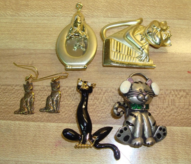 Vintage Cat Pins & Earrings Set (1970s)