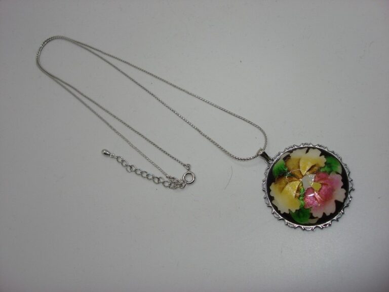 Vintage Japanese cloisonne Ginbari enamel pansy floral necklace