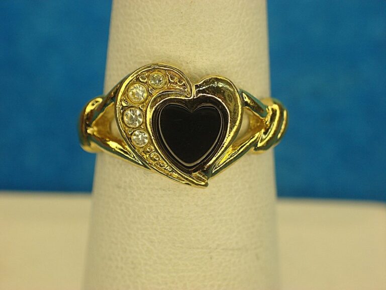 Vintage Avon gold-tone heart ring with faux onyx and brilliants, size 7