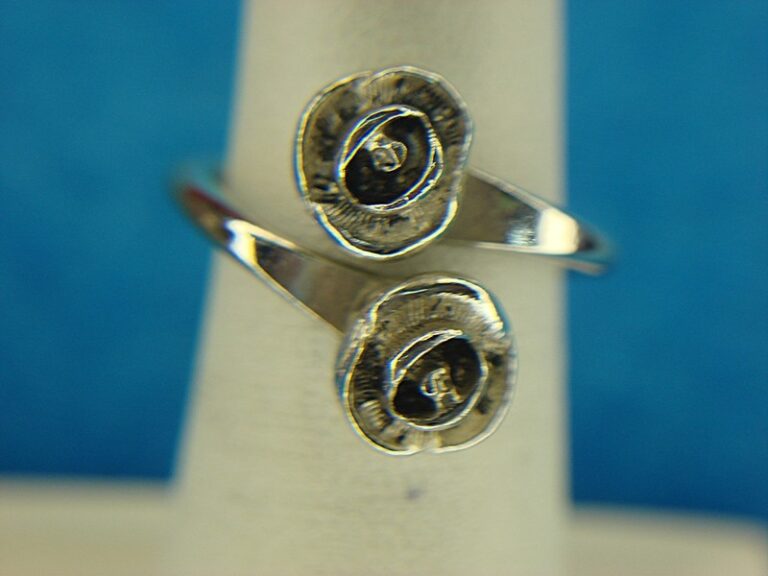 Vintage Sarah Coventry rose ring, silver-tone, size 6