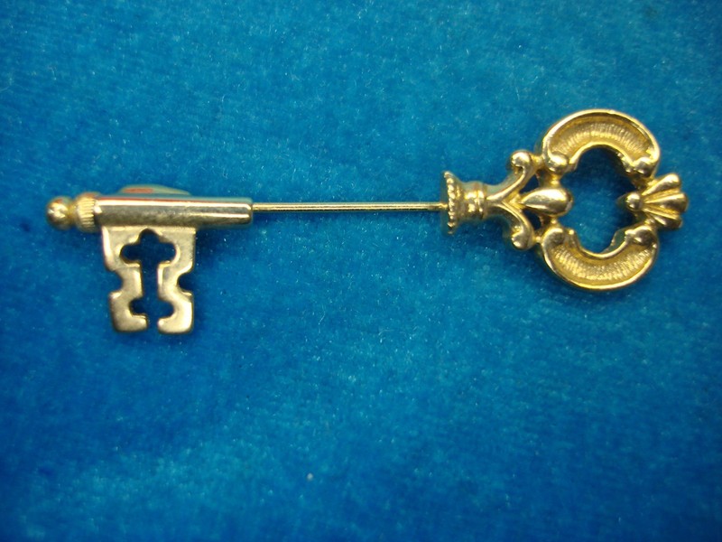 Vintage Avon gold-tone key stick pin, 2 1/4 inches long