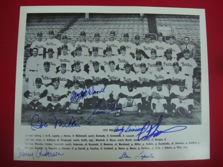 1957 Philadelphia Phillies autographed team photo (8x10)