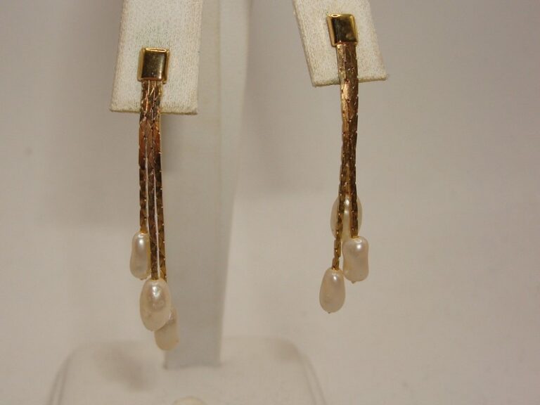Vintage gold-tone freshwater pearl dangle earrings